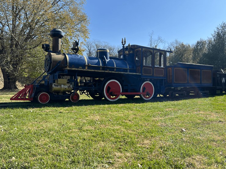 frick-steam-locomotive-with-track-image-20