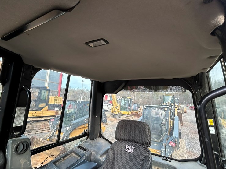 2023-caterpillar-d1-image-45