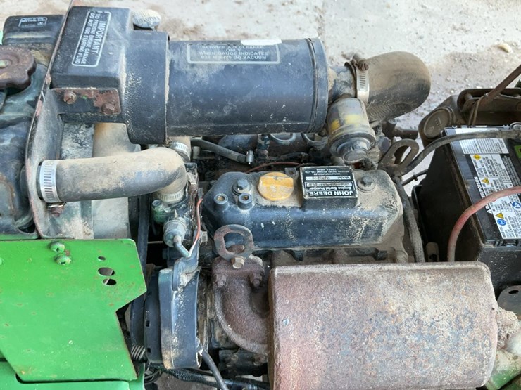 john-deere-332-image-8