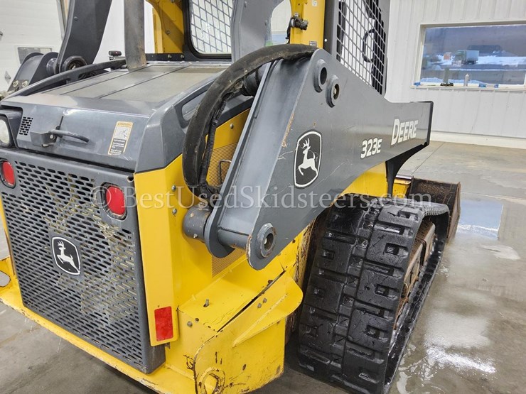 2018-deere-323e-image-17