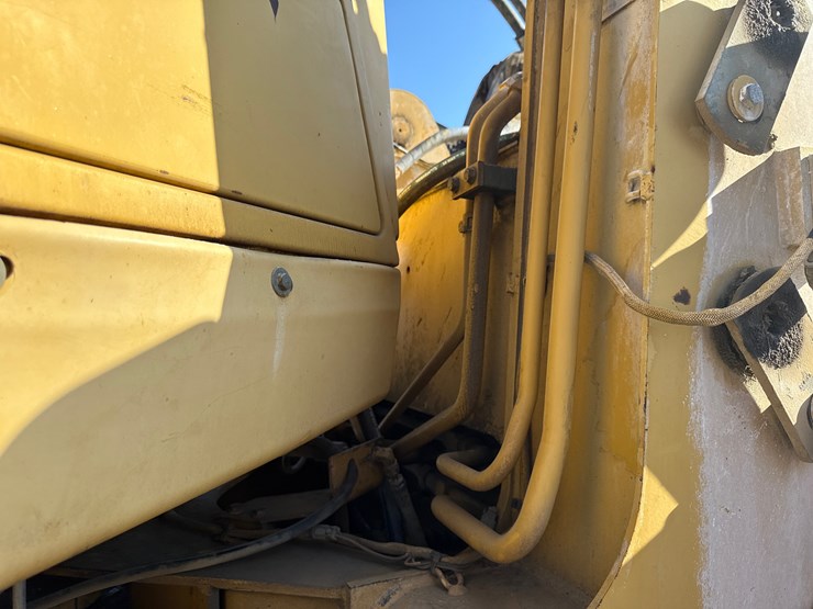 caterpillar-it28f-image-25