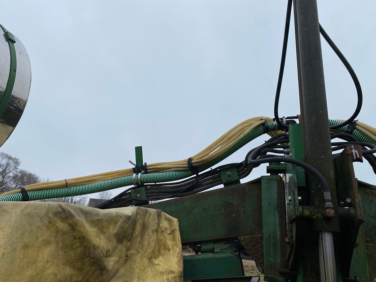 kinze-24-row-planter-image-32