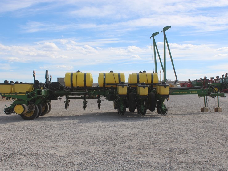 john-deere-7200-image-6