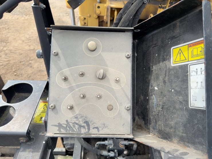 2010-caterpillar-ap-555e-image-34