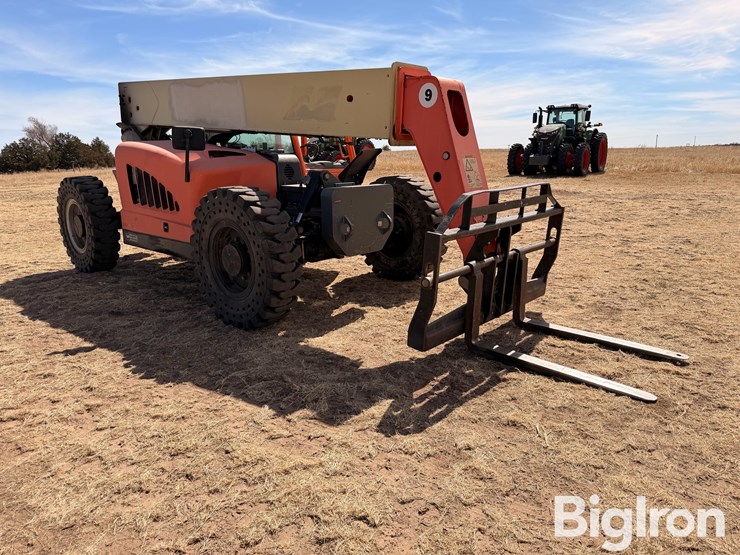 2012-jlg-g9-43a-image-3