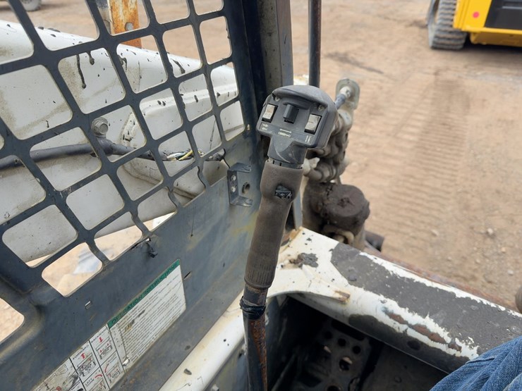 2007-bobcat-s300-image-16