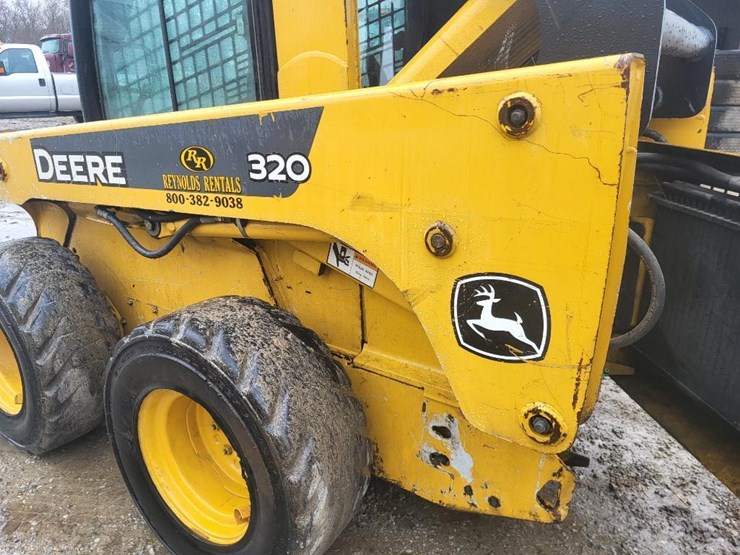 deere-320-image-18
