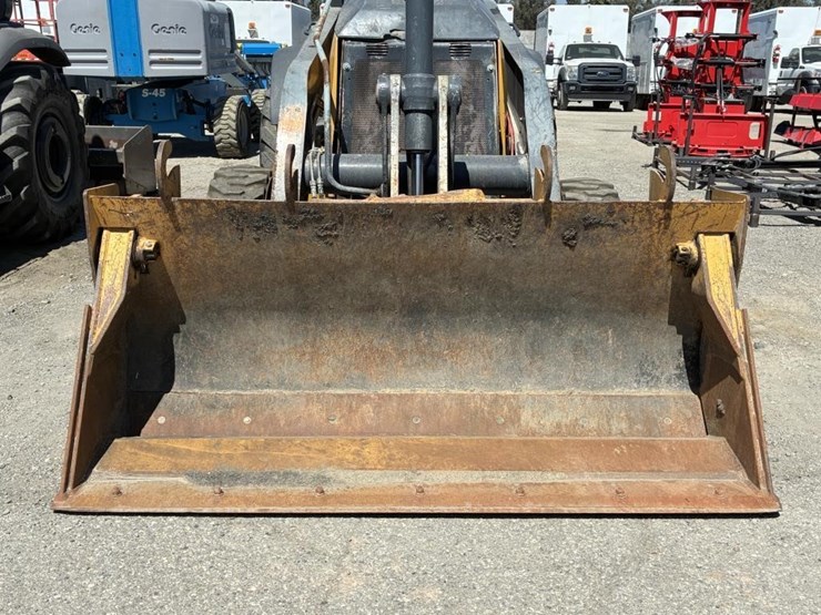 2017-deere-210lep-image-10