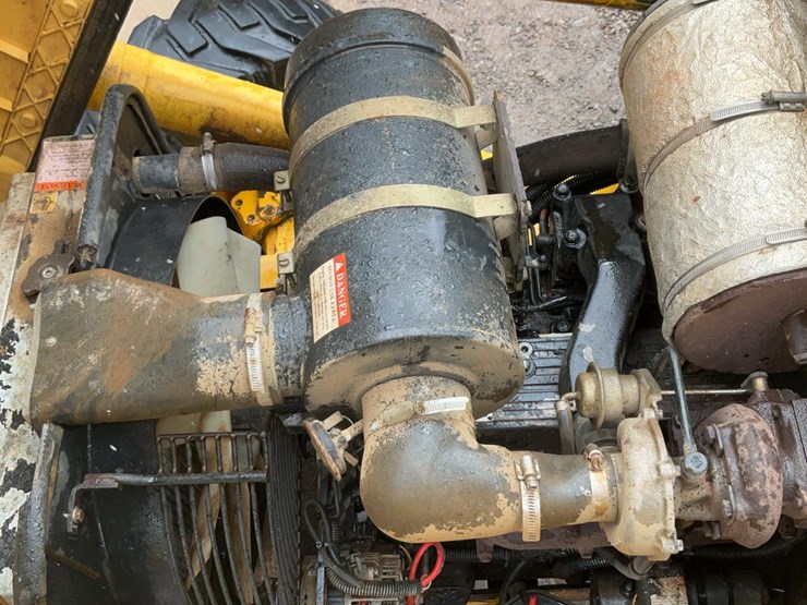 #360-•-2000-komatsu-4x4-utility-backhoe-image-14