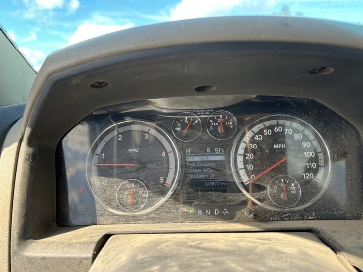 2010-dodge-ram-3500-image-26