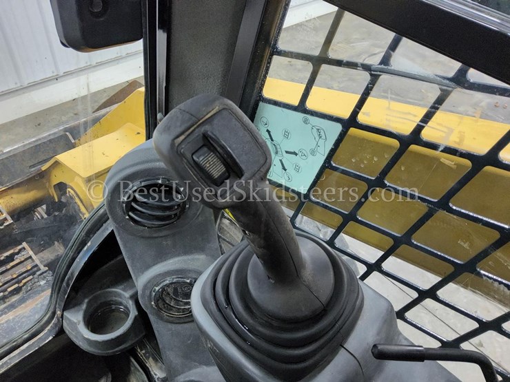 2017-caterpillar-272d2-image-21