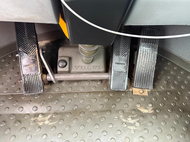 volvo-l120e-image-54