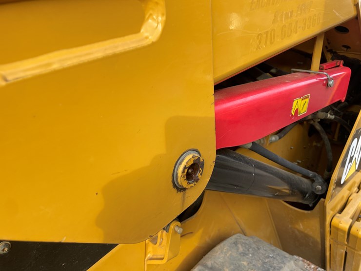 2017-caterpillar-259d-image-19