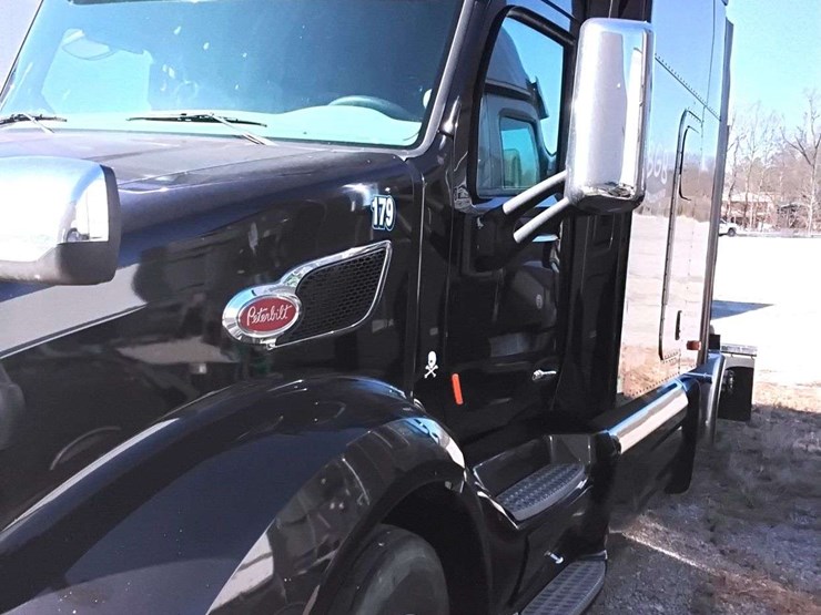 2019-peterbilt-579-image-4