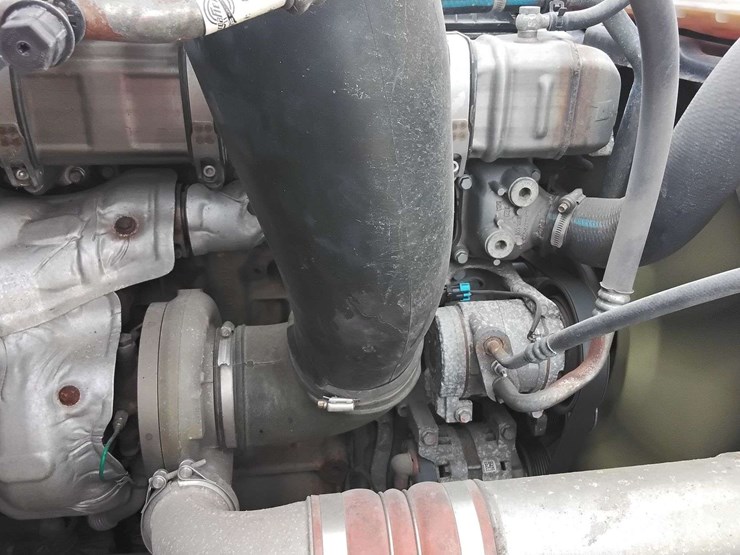 2020-freightliner-cascadia-126-image-25