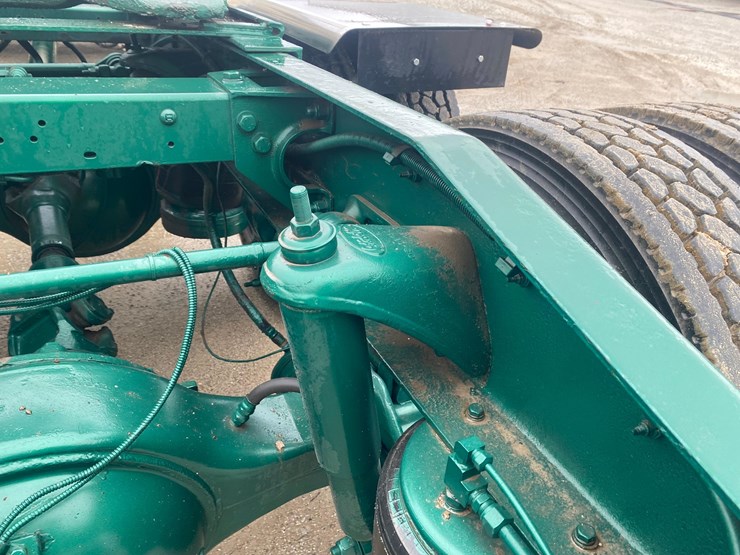 2002-peterbilt-379-image-46