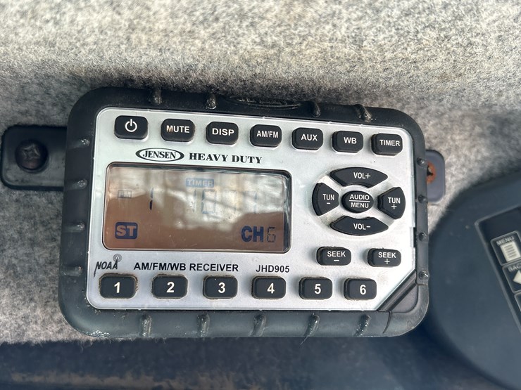 2015-deere-333e-image-38