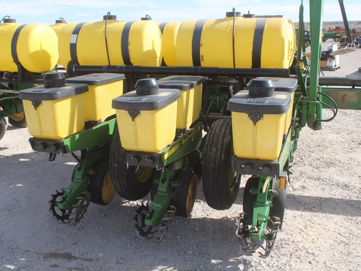 john-deere-7200-image-45