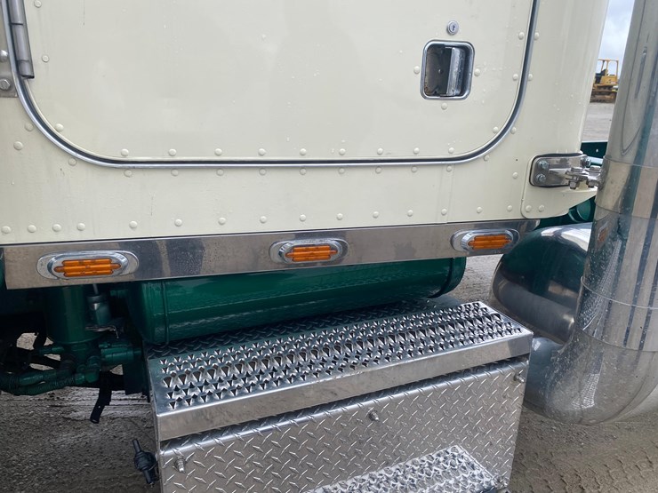 2002-peterbilt-379-image-135