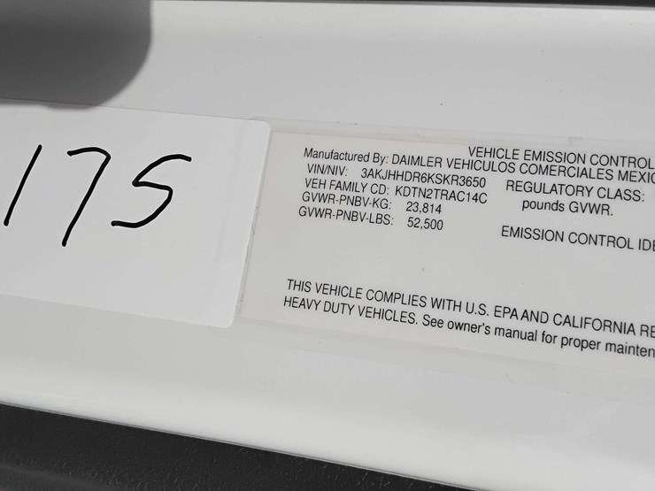 2019-freightliner-cascadia-126-image-32