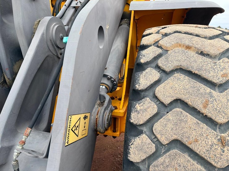 volvo-l120e-image-42