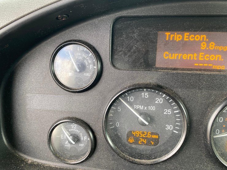 2016-peterbilt-325-image-75