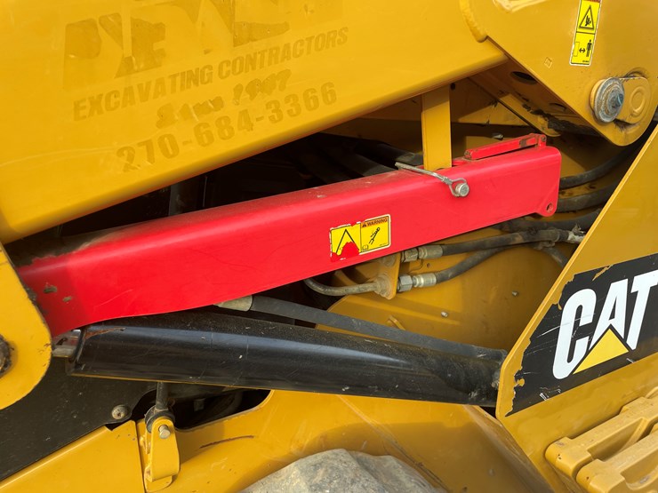 2017-caterpillar-259d-image-23