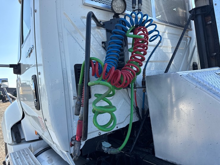 2011-international-prostar-image-26