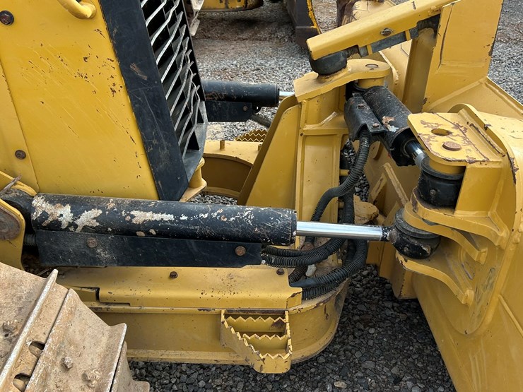 2023-caterpillar-d1-image-21