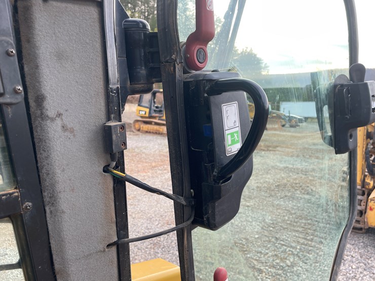 2017-caterpillar-259d-image-46