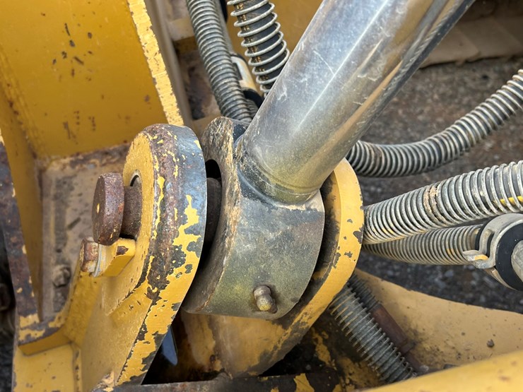 2015-caterpillar-d6t-lgp-image-15