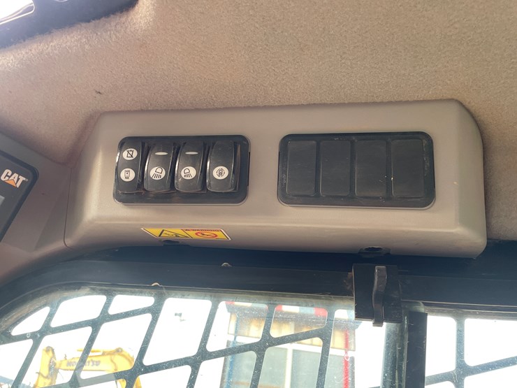 2017-caterpillar-259d-image-44