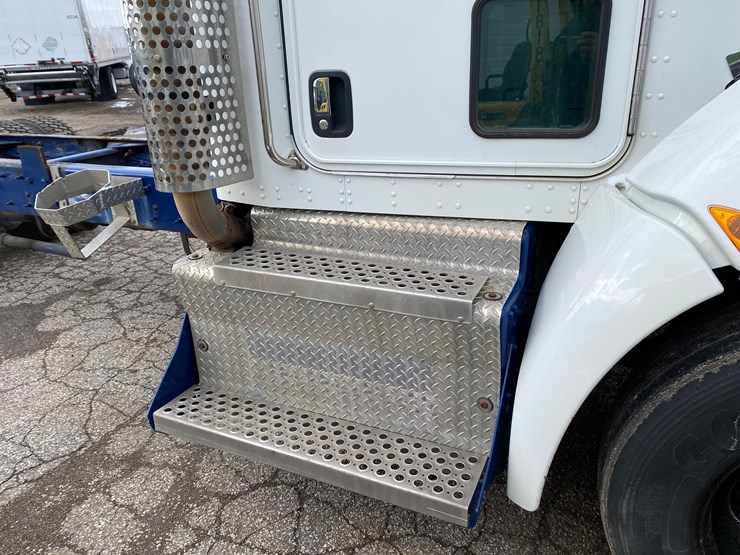 2012-kenworth-t370-image-10