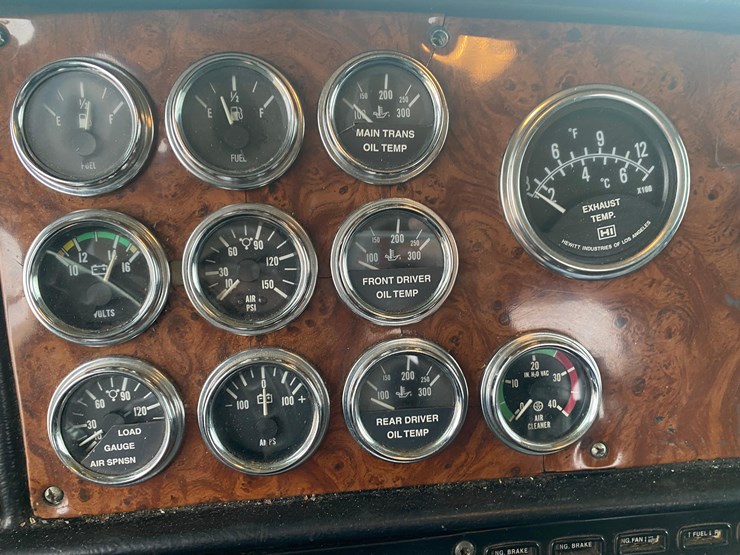 2002-peterbilt-379-image-103