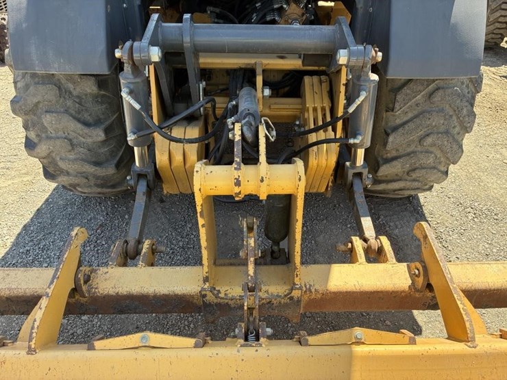 2017-deere-210lep-image-17