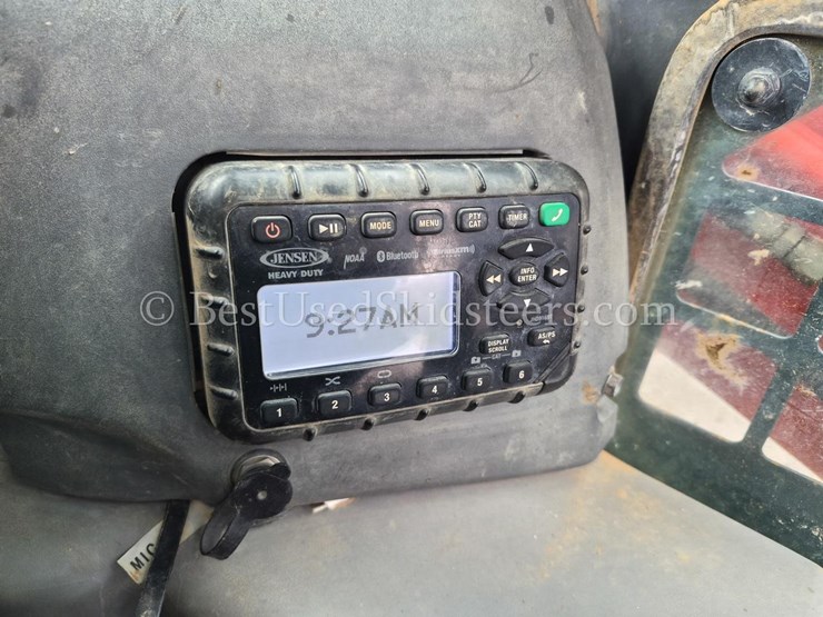 2021-kubota-svl95-2-skid-steer-loader-image-16