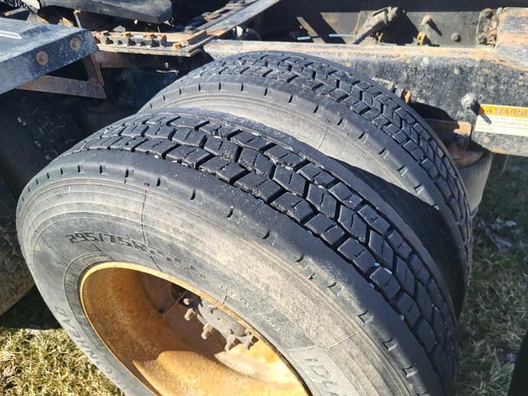 2013-freightliner-ca125dc-tandem-axle-day-cab-semi-image-22