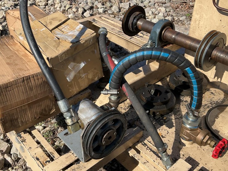 #200-•-iveco-power-unit-with-hydraulic-pumps-image-20