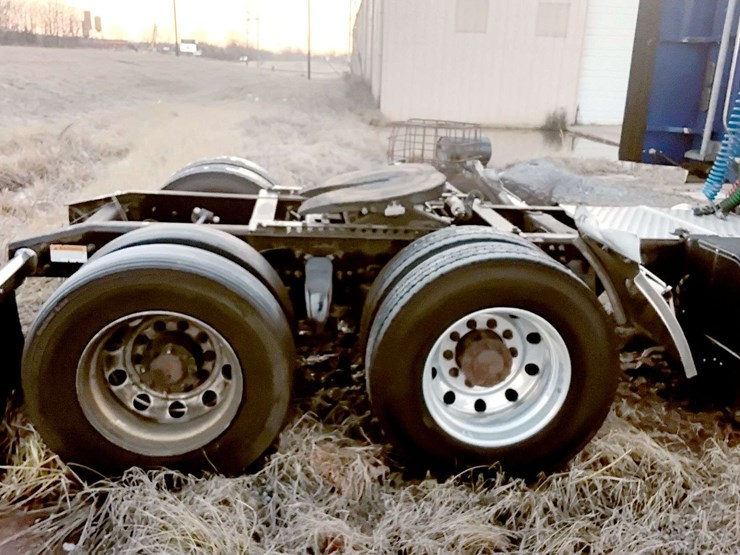 freightliner-cascadia-tractor-2015-freightliner-cascadia-3alxfb007gdg85229-mileage:-does-not-r-image-9