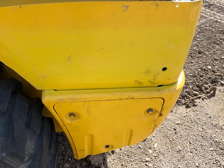 new-holland-l320-image-13