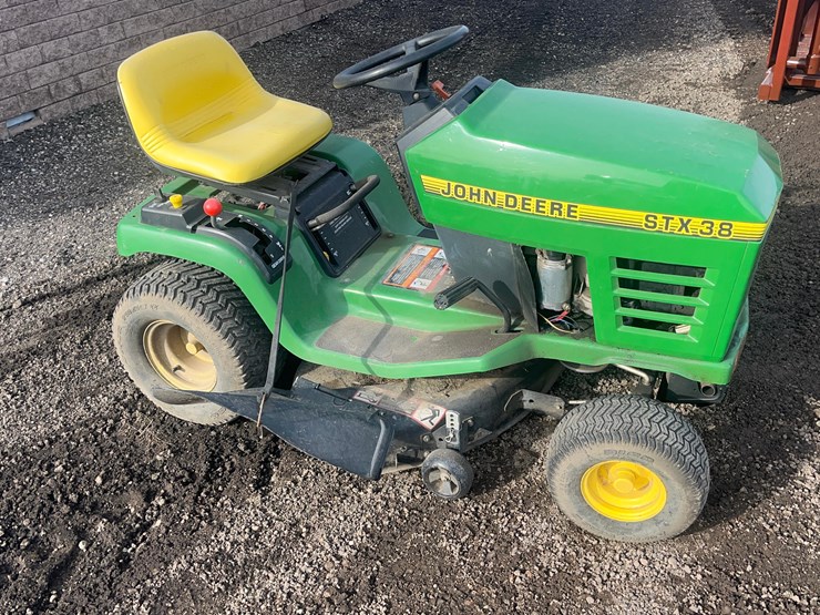 john-deere-la-image-1