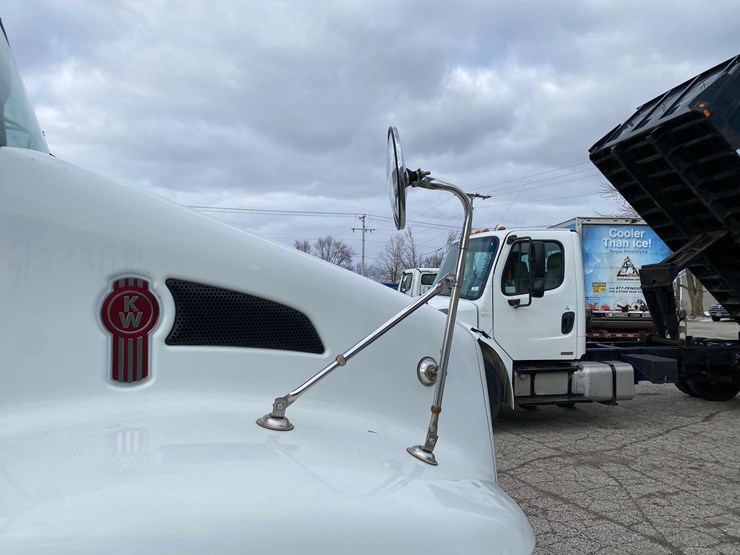 2012-kenworth-t370-image-12