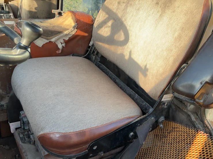 #300-•-2004-dressta-555b-wheel-loader-image-15