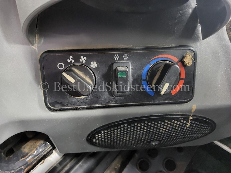 2016-bobcat-t590-image-20