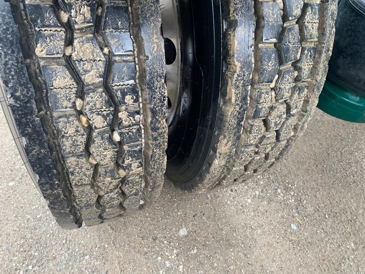 2002-peterbilt-379-image-126