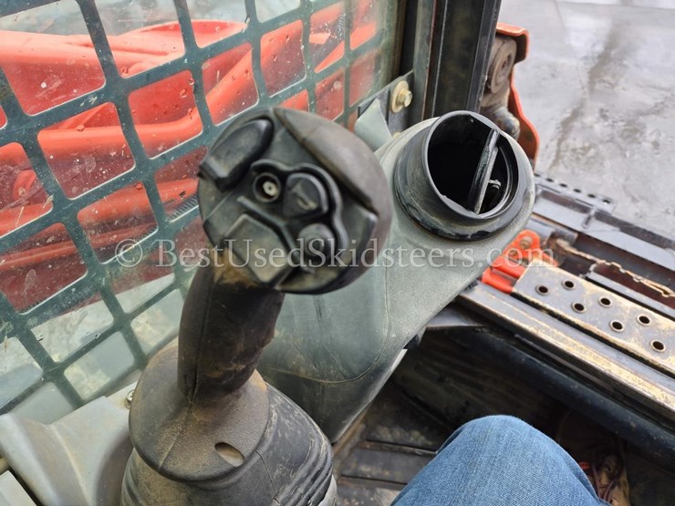 2019-kubota-svl95-2-skid-steer-loader-image-13