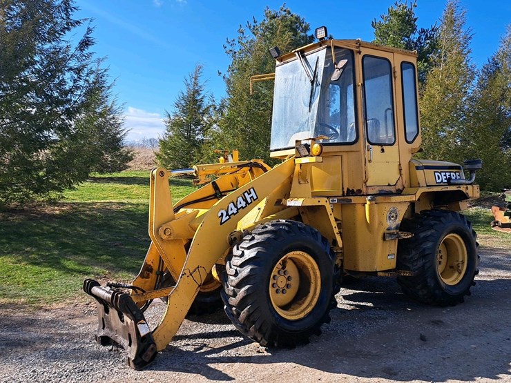 2001-deere-244h-image-1