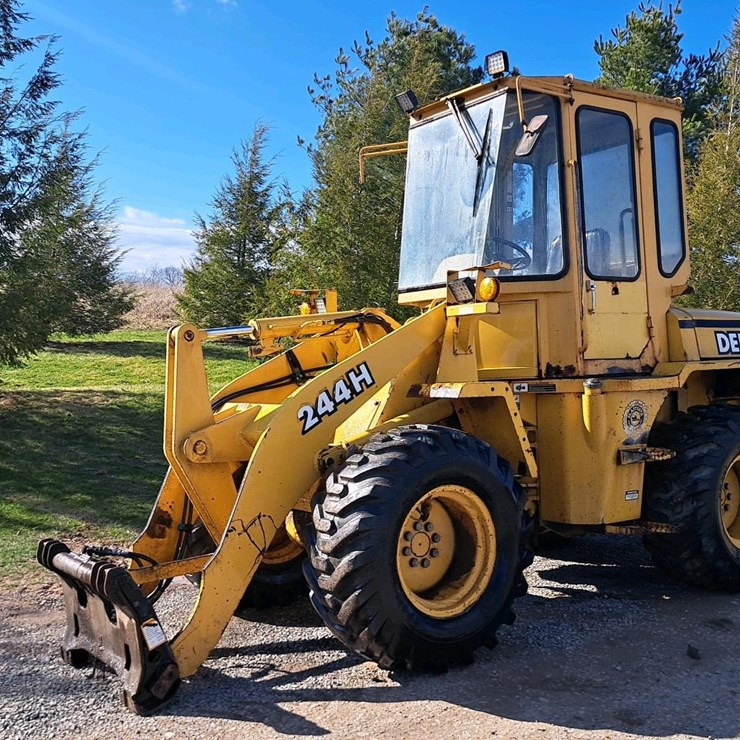 2001 DEERE 244H