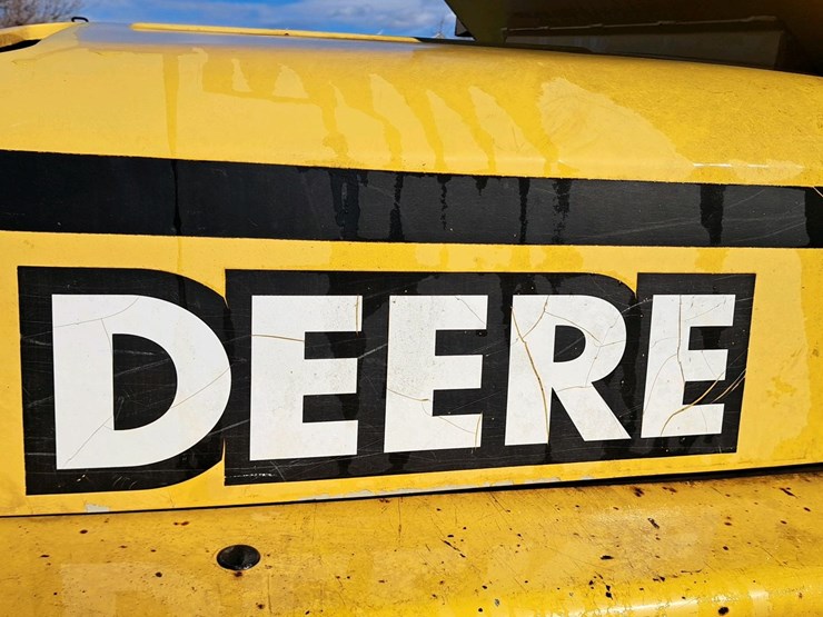 2001-deere-244h-image-12