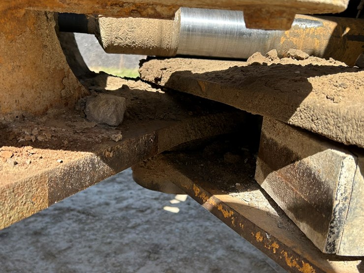 2010-deere-544k-image-30